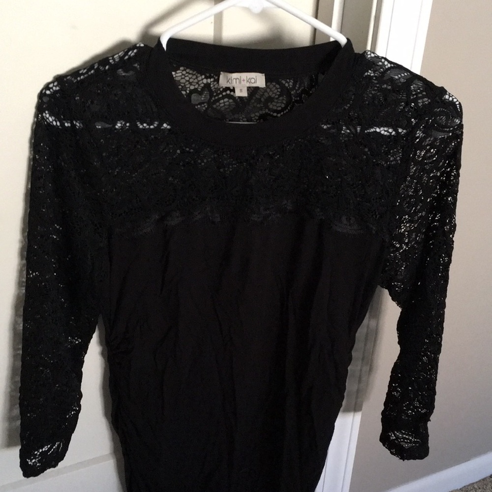 Like New Kimi + Kai Lace Maternity Top Small